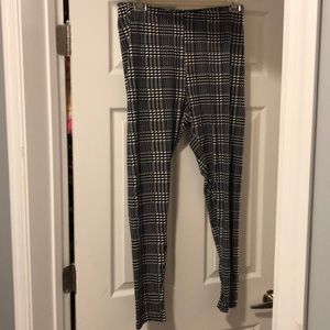Houndstooth print leggings